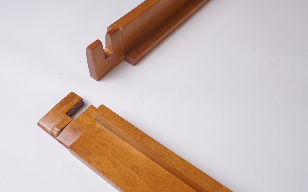 Brintavo interlocking rail ends that seat into the corner leg