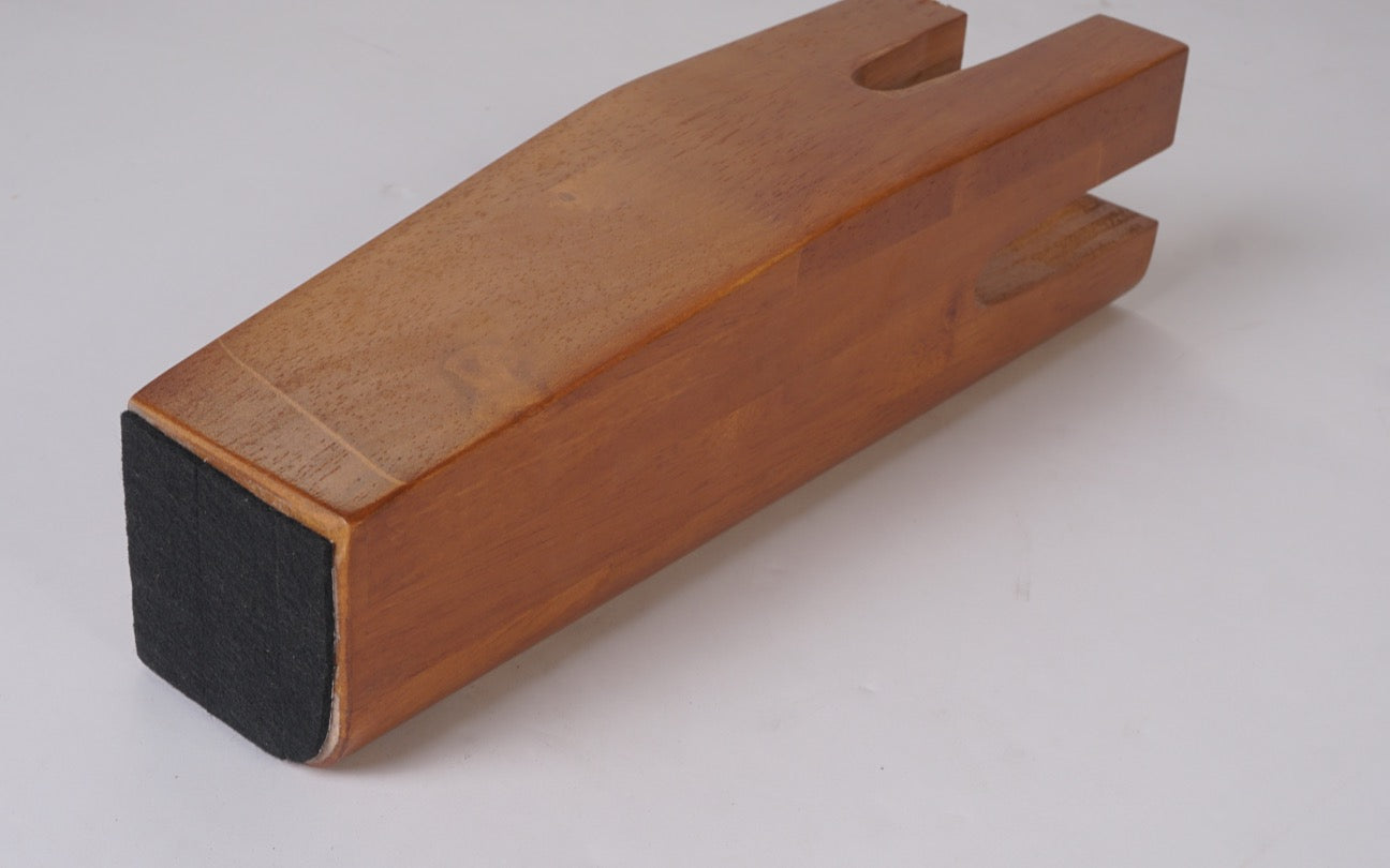 Felt pad beneath a Brintavo solid rubberwood corner leg